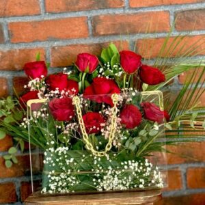 Çantada Kırmızı Güller